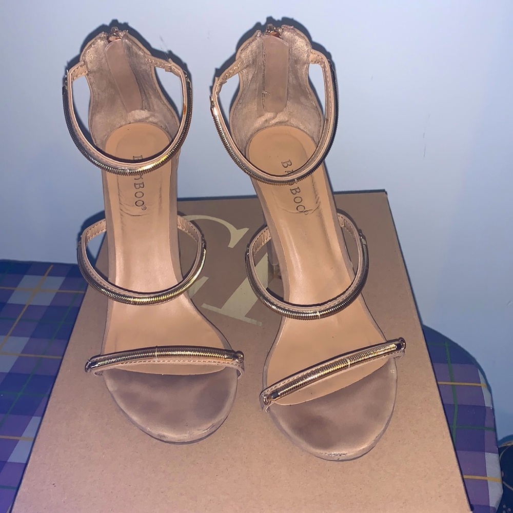 Bamboo tan heel’s size 8.5